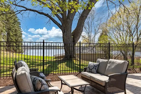 994 Wagon Wheel Trail Mendota Heights MN 55120