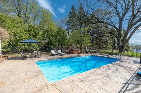 994 Wagon Wheel Trail Mendota Heights MN 55120
