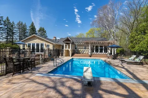 994 Wagon Wheel Trail Mendota Heights MN 55120