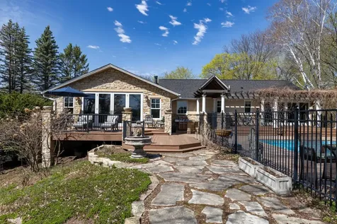 994 Wagon Wheel Trail Mendota Heights MN 55120
