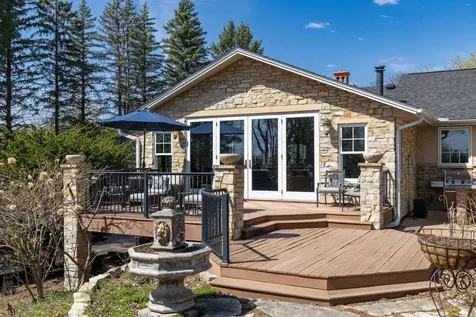 994 Wagon Wheel Trail Mendota Heights MN 55120