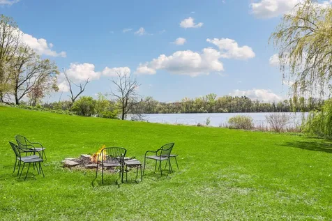 994 Wagon Wheel Trail Mendota Heights MN 55120