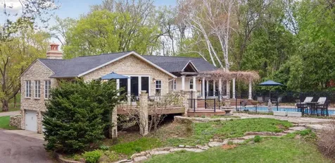 994 Wagon Wheel Trail Mendota Heights MN 55120