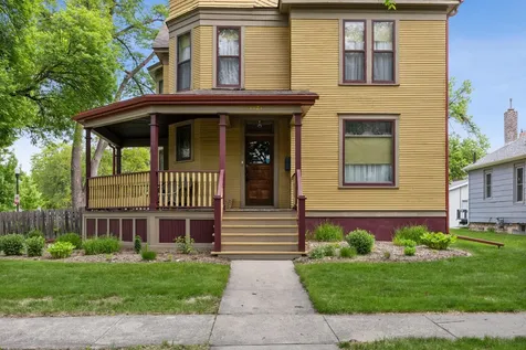 1121 4th Avenue S Fargo ND 58103