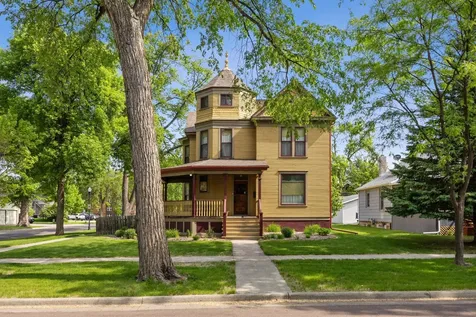 1121 4th Avenue S Fargo ND 58103
