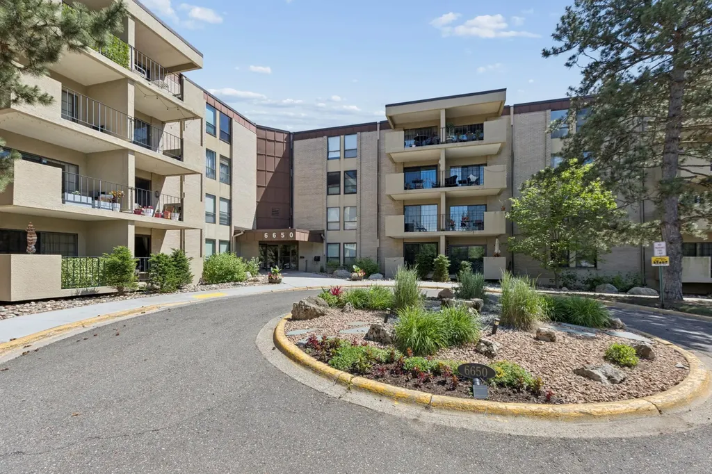 6650 Vernon Avenue S Edina MN 55436