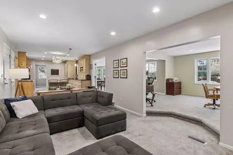 1212 Balsam Trail E Eagan MN 55123