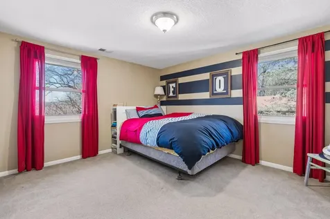 1212 Balsam Trail E Eagan MN 55123