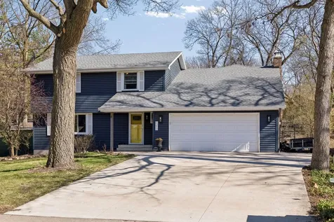 1212 Balsam Trail E Eagan MN 55123