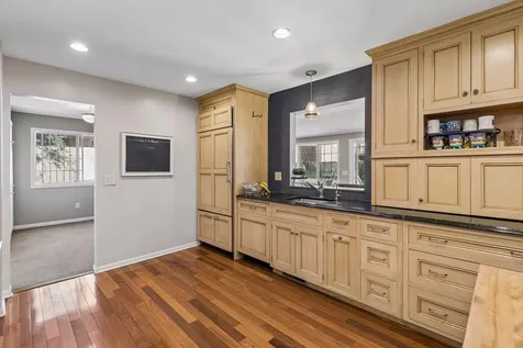 1212 Balsam Trail E Eagan MN 55123
