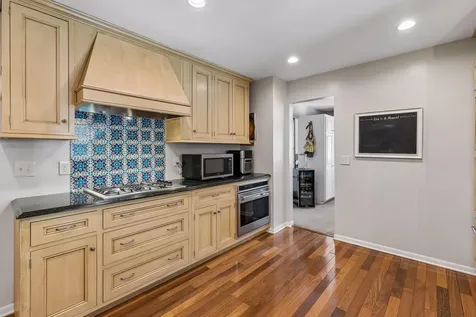1212 Balsam Trail E Eagan MN 55123