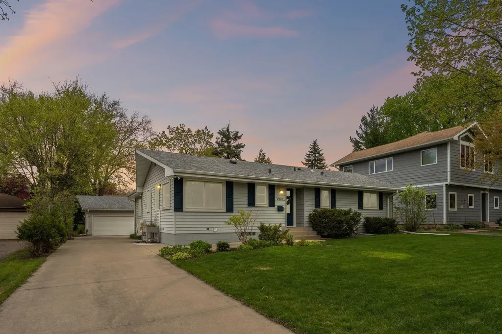 2905 Townview Avenue NE Saint Anthony MN 55418