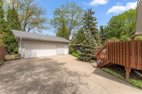 2905 Townview Avenue NE Saint Anthony MN 55418