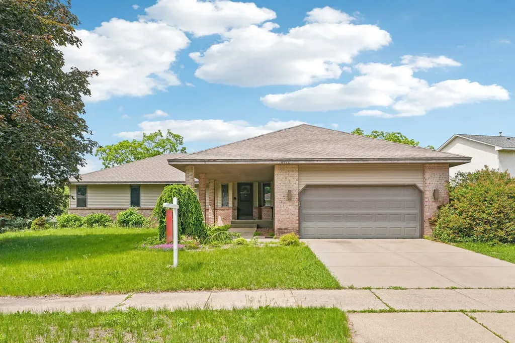 8912 Vincent Place Bloomington MN 55431