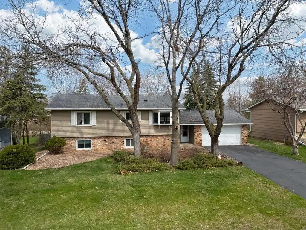 1773 Serpentine Drive Eagan MN 55122