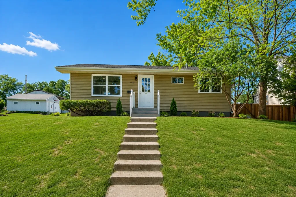 820 7th Avenue E Shakopee MN 55379