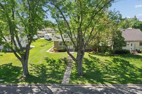 820 7th Avenue E Shakopee MN 55379