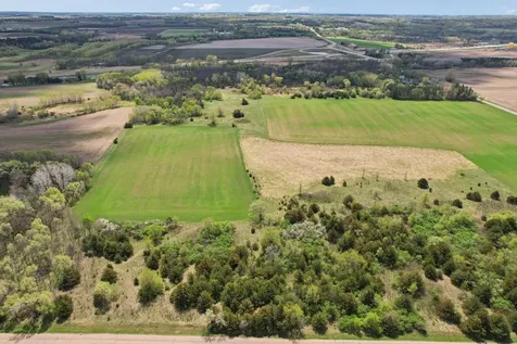Part Nw1/4 Of Sw1/4 Acres Located In Section 23 Jordan MN 55352