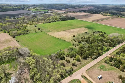 Part Nw1/4 Of Sw1/4 Acres Located In Section 23 Jordan MN 55352