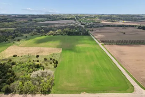 Part Nw1/4 Of Sw1/4 Acres Located In Section 23 Jordan MN 55352