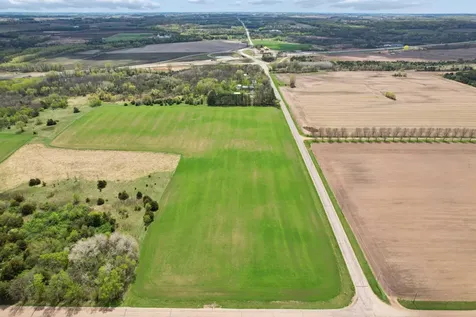Part Nw1/4 Of Sw1/4 Acres Located In Section 23 Jordan MN 55352