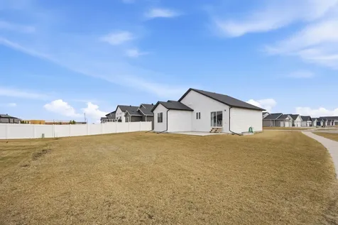 2595 72 Avenue S Fargo ND 58104