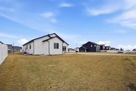 2595 72 Avenue S Fargo ND 58104