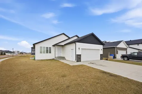 2595 72 Avenue S Fargo ND 58104