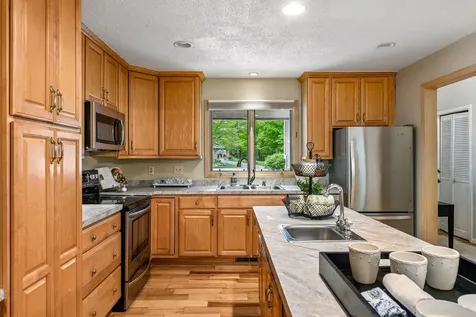 18710 28th Avenue N Plymouth MN 55447