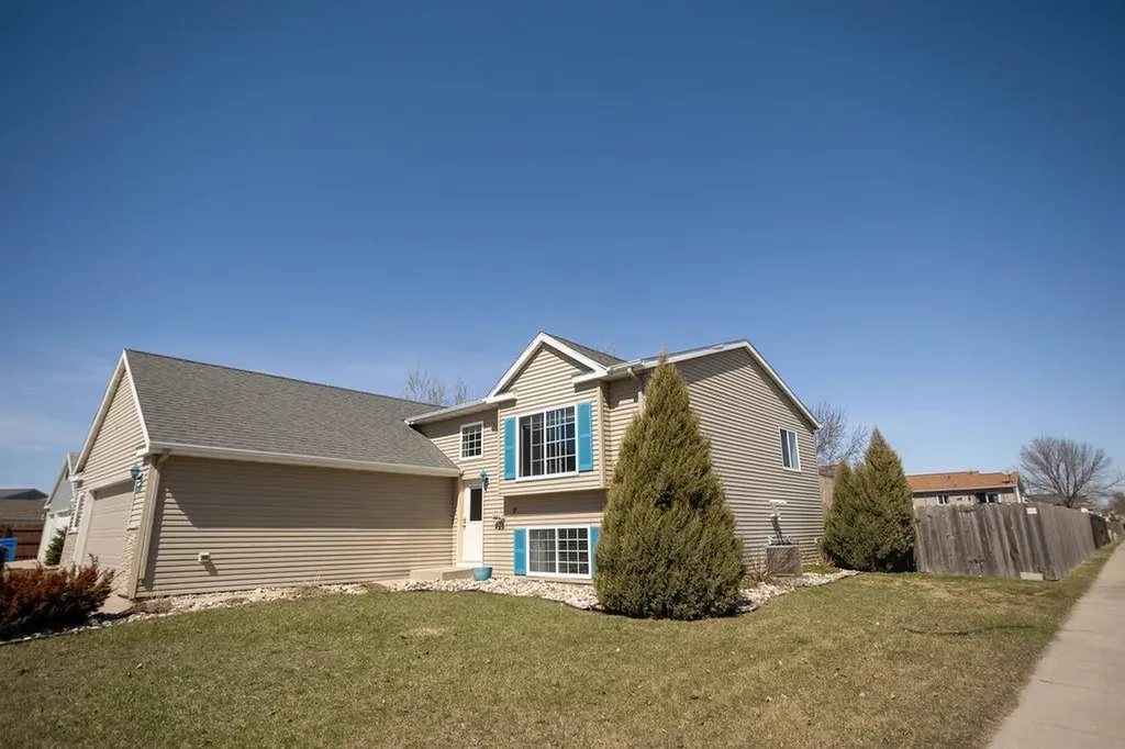 2111 61st Avenue S Fargo ND 58104