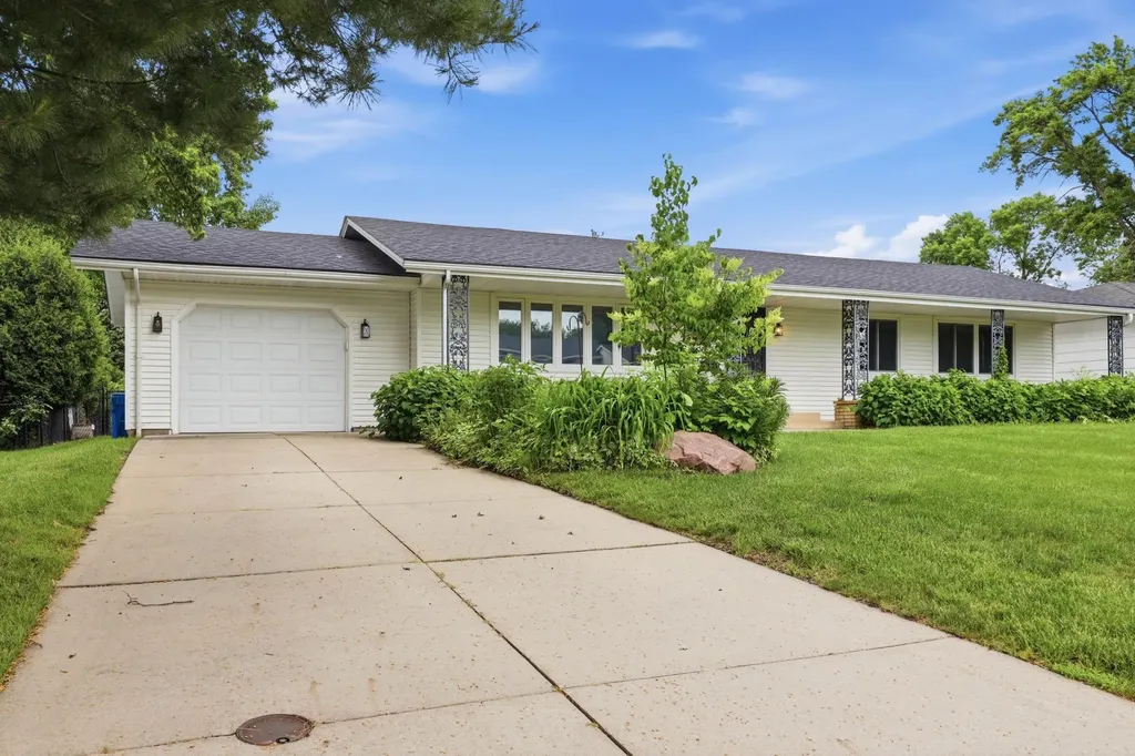 613 Monroe Street S Shakopee MN 55379