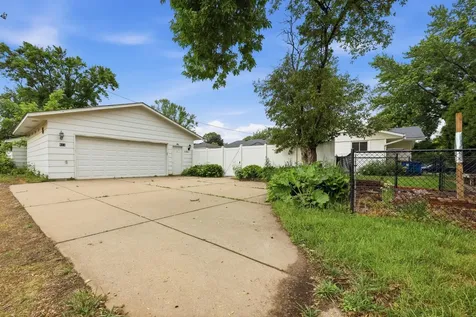 613 Monroe Street S Shakopee MN 55379