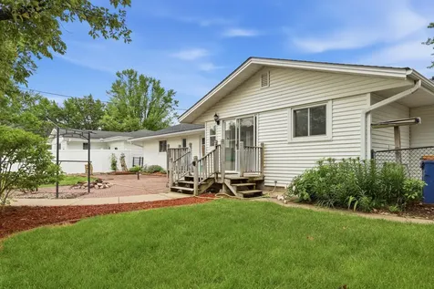 613 Monroe Street S Shakopee MN 55379