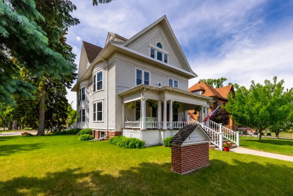 1100 3rd Avenue S Fargo ND 58103