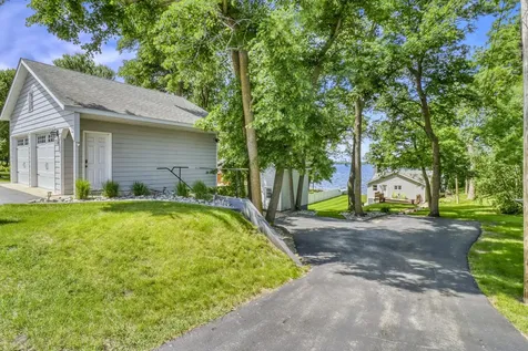 1324 E Shore Drive Detroit Lakes MN 56501