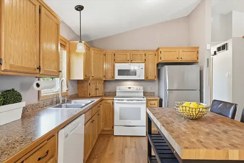 1109 Pond View Drive Braham MN 55006