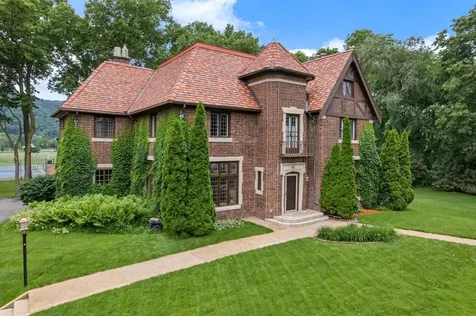 51 W Sarnia Street Winona MN 55987