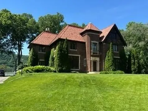 51 W Sarnia Street Winona MN 55987