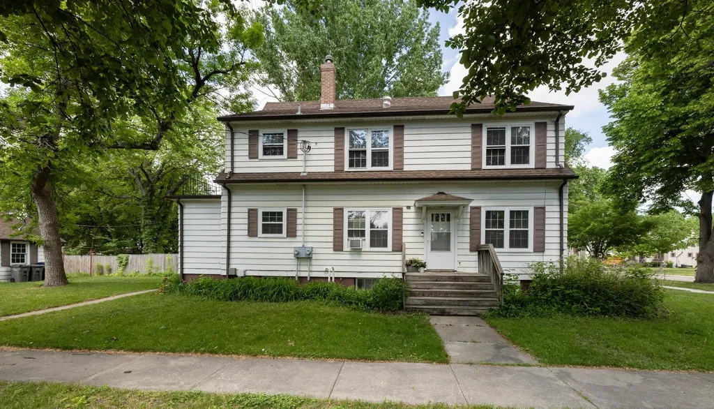 623 6th Street S Moorhead MN 56560