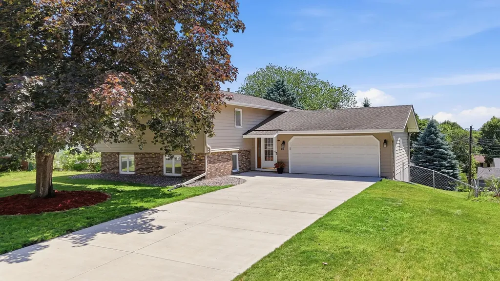 49 14th Avenue SW New Brighton MN 55112