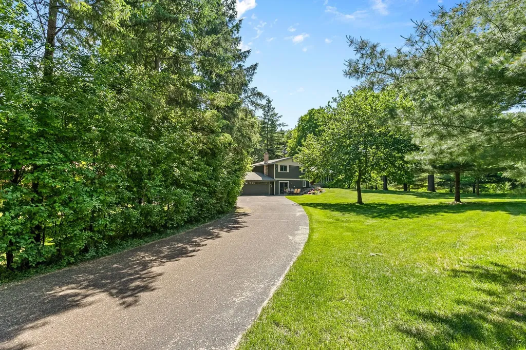 100 Puma Lane Mahtomedi MN 55115