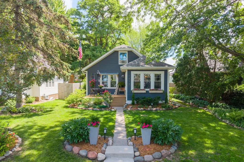 1828 Eustis Street Lauderdale MN 55113
