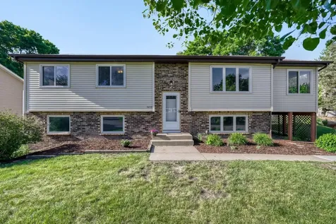 3458 Pilgrim Lane N Plymouth MN 55441