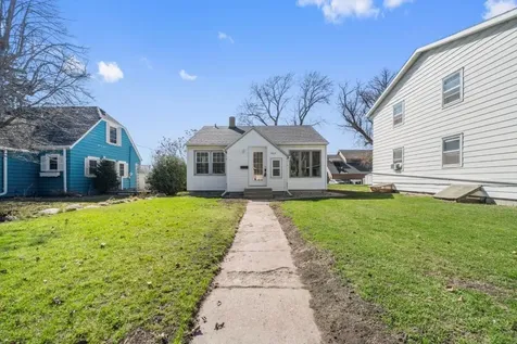 1014 Hawthorne Street Alexandria MN 56308
