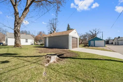 1014 Hawthorne Street Alexandria MN 56308