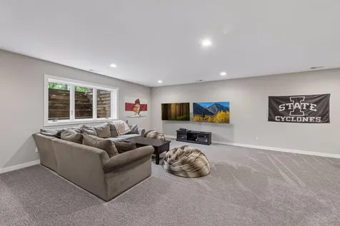 1222 Adrian Circle Chaska MN 55318