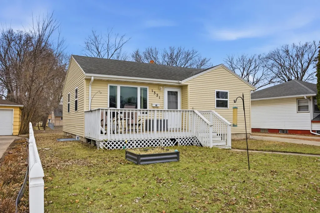 1321 9th Avenue S Moorhead MN 56560