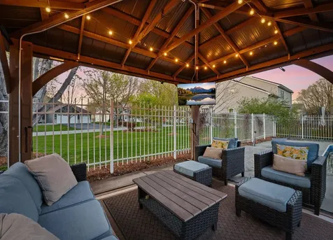 8511 Cedar Court Victoria MN 55386