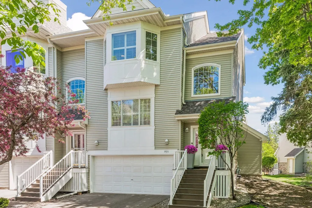 921 Fairfield Way Minnetonka MN 55305
