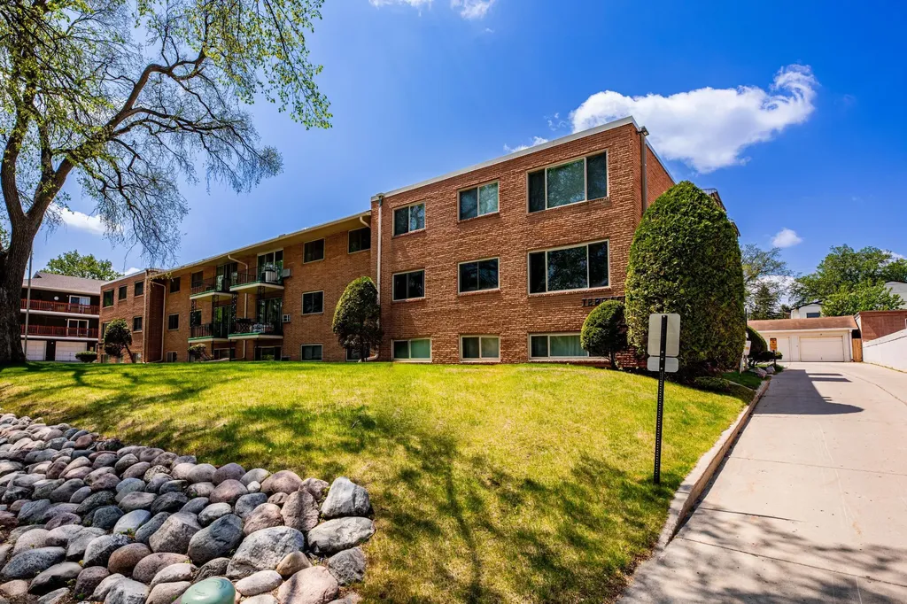 605 7th Street S Fargo ND 58103